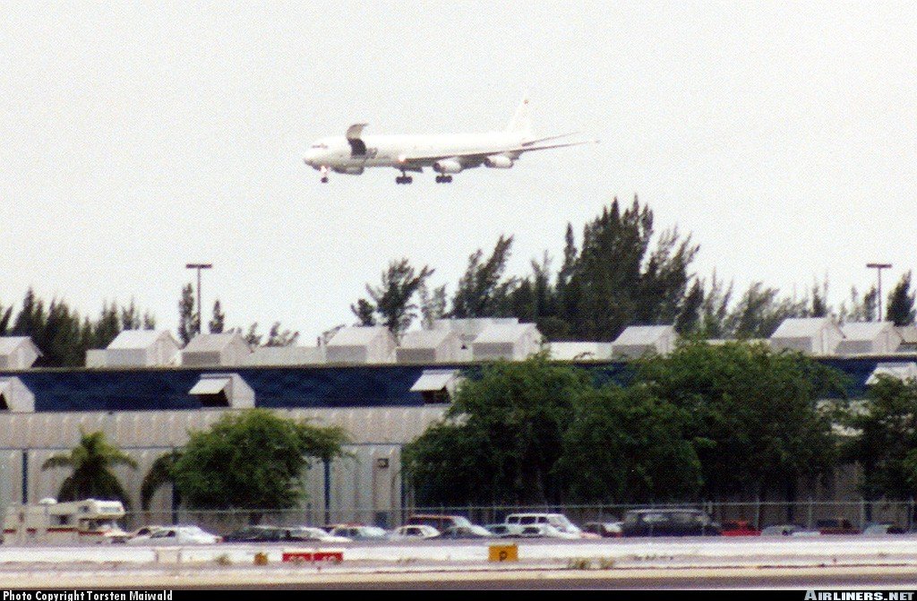 DC-8 with Door open